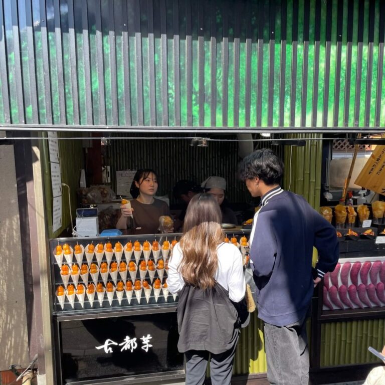 아라시야마 대나무숲 근처에서 당고를 팔고 있는 모습